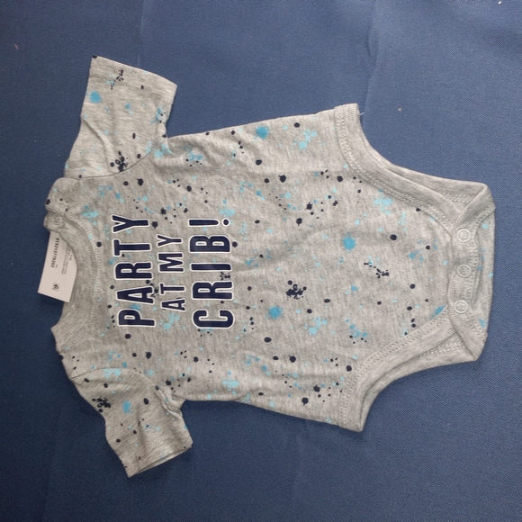 4 bodysuits - Picture 2 of 5